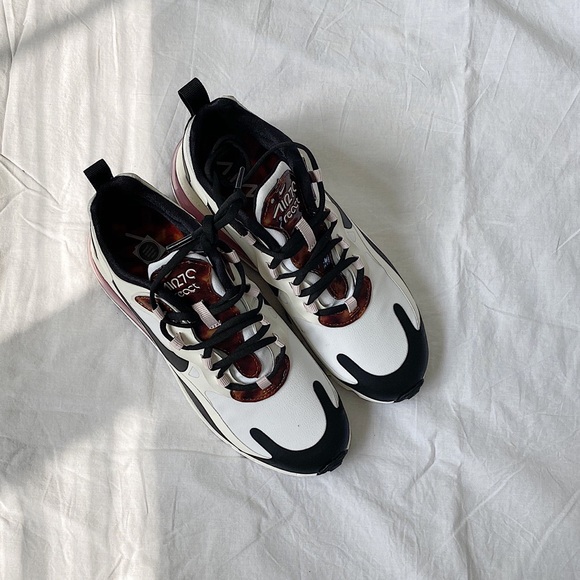 Air Max 270 React sneakers, Sold Out Color, NWOT - Picture 10 of 14